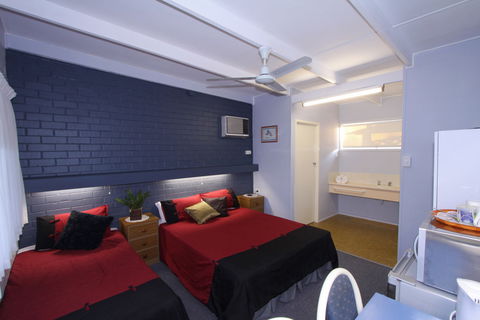 Moore Park Beach Motel - Accommodation Sunshine Coast 0