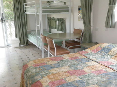 Emerald Cabin And Caravan Village - Accommodation Sunshine Coast 3