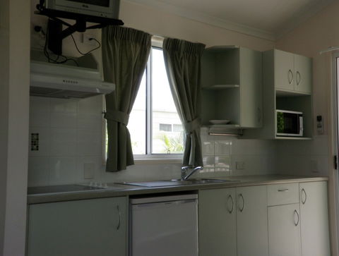 Emerald Cabin And Caravan Village - Accommodation Sunshine Coast 4