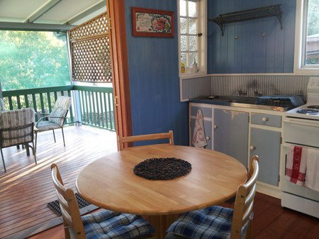 Auckland Street Queenslander - Accommodation Sunshine Coast 2
