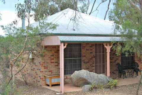 Honeysuckle Cottages And The Rocks Restaurant - Accommodation Sunshine Coast 3