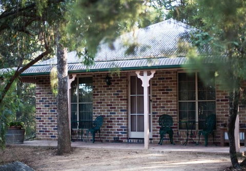 Honeysuckle Cottages And The Rocks Restaurant - Accommodation Sunshine Coast 4