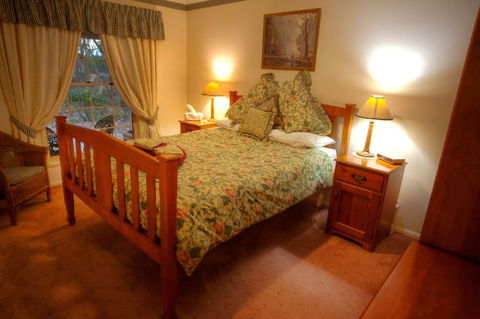 Honeysuckle Cottages And The Rocks Restaurant - Accommodation Sunshine Coast 5