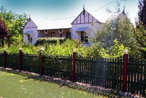 Briar Rose Cottages - Accommodation Sunshine Coast 2