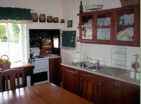 Dillons Cottage - Accommodation Sunshine Coast 0