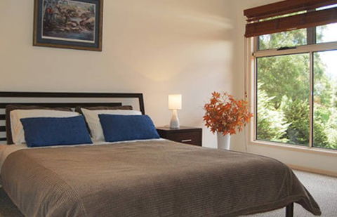 Ravensbourne Escape Kookaburra Kottage - Accommodation Sunshine Coast 1