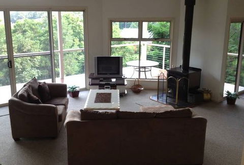 Ravensbourne Escape Kookaburra Kottage - Accommodation Sunshine Coast 3
