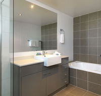 Meriton Serviced Apartments - Broadbeach - Accommodation Sunshine Coast