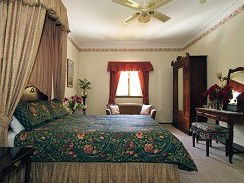 Holberry House - Accommodation Sunshine Coast 0