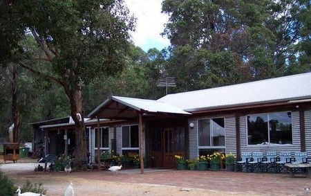 Loose Goose Chalets - Accommodation Sunshine Coast 2