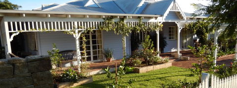Lanterns Retreat - Accommodation Sunshine Coast 0