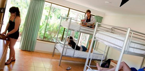 Base Airlie Beach Resort - Accommodation Sunshine Coast 2