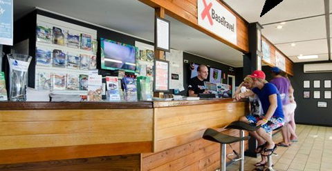 Base Airlie Beach Resort - Accommodation Sunshine Coast 4