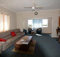 AMELIA STREET GLADSTONE 5 BEDROOMS - Accommodation Sunshine Coast