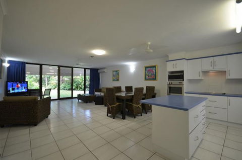 Roydon Beachfront Holiday Apartments - Accommodation Sunshine Coast 10