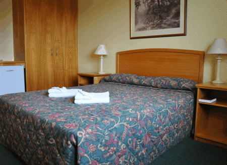 Meadowbrook Hotel - Accommodation Sunshine Coast 0