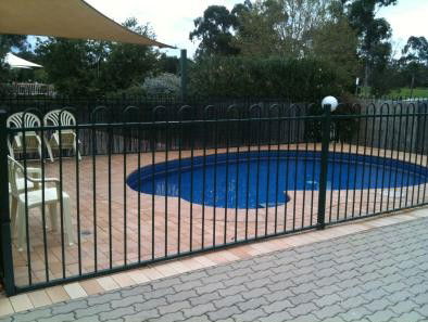 Golden Guitar Motor Inn - Accommodation Sunshine Coast 0