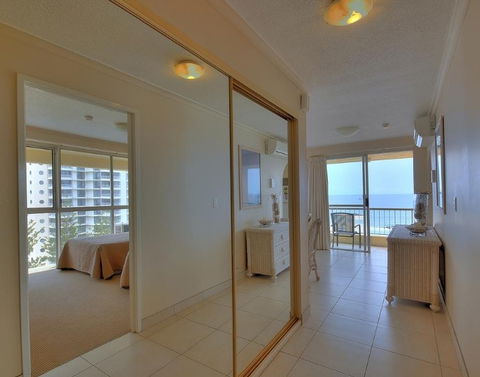 Surfers Beachside Holiday Apartments - Accommodation Sunshine Coast 4