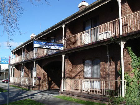 Albury Townhouse - Accommodation Sunshine Coast 0