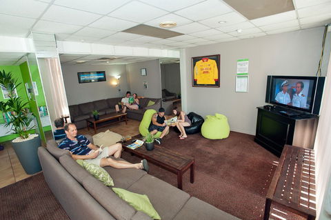 Islander Resort Hotel - Accommodation Sunshine Coast 2