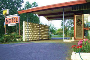 The Castle Creek Motel - Accommodation Sunshine Coast 1
