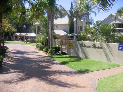 Pelican Shore Villas - Accommodation Sunshine Coast 0