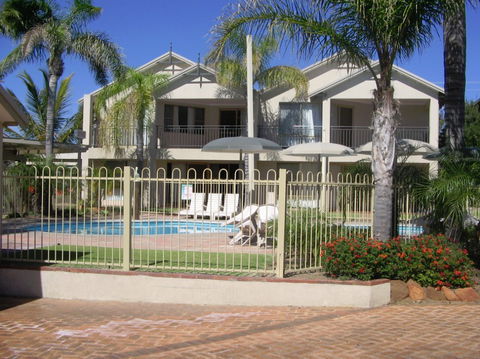 Pelican Shore Villas - Accommodation Sunshine Coast 1