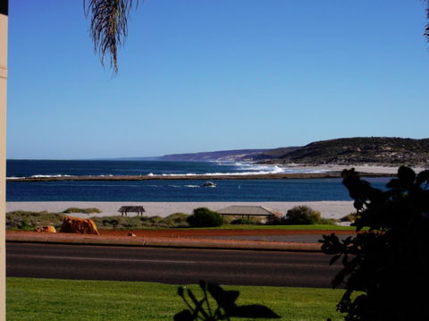 Pelican Shore Villas - Accommodation Sunshine Coast 3