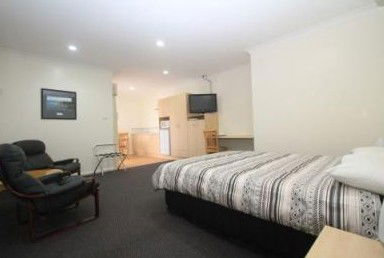 Lakeview Motor Inn - Accommodation Sunshine Coast 1