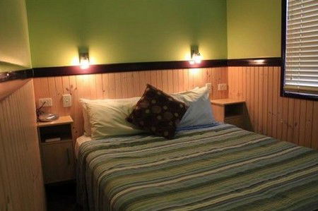 Aussie Outback Oasis Cabin And Van Village - Accommodation Sunshine Coast 1