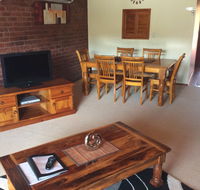 Cleveland Visitor Villas Motel  Shailer Park Garden Villas - Accommodation Sunshine Coast