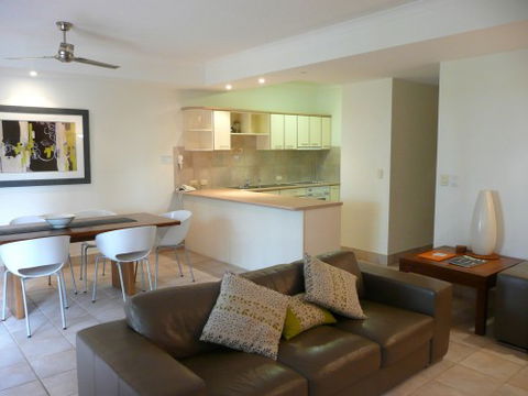 Bermuda Villas - Accommodation Sunshine Coast 4