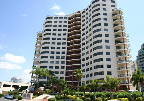 Meriton Apartments - Accommodation Sunshine Coast 0