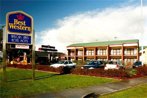 Taylors Lakes Hotel - Accommodation Sunshine Coast 0