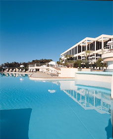 Absolute Beachfront Opal Cove Resort - Accommodation Sunshine Coast 0