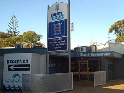 Golden Chain Palm Court Motor Inn - Accommodation Sunshine Coast 0