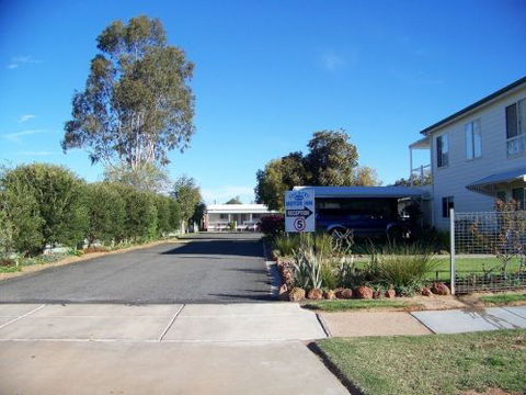 The Country Way Motor Inn - Accommodation Sunshine Coast 1