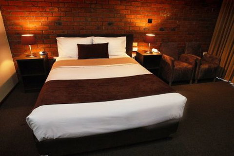 Ploughmans Motor Inn - Accommodation Sunshine Coast 1