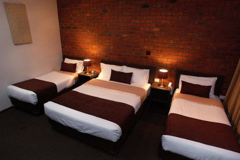 Ploughmans Motor Inn - Accommodation Sunshine Coast 2