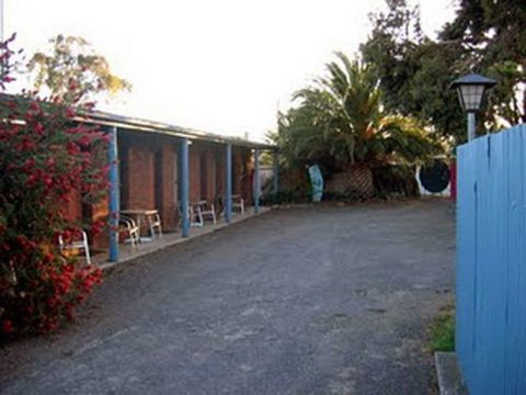 La Cochon Rose Motel & Art Gallery - Accommodation Sunshine Coast 0