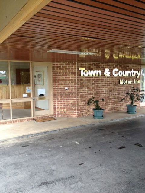Town & Country Motor Inn Forbes - Accommodation Sunshine Coast 0
