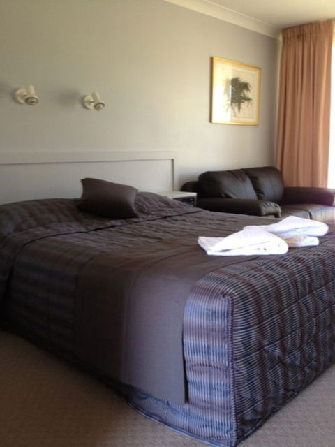 Town & Country Motor Inn Forbes - Accommodation Sunshine Coast 3