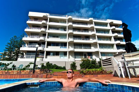 SURFERS CHALET HOLIDAY APARTMENTS - Accommodation Sunshine Coast 0