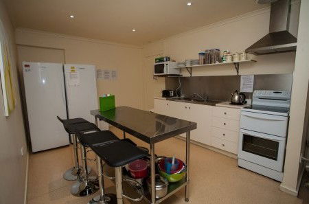 Millies Guesthouse & Serviced Apartments - Accommodation Sunshine Coast 3