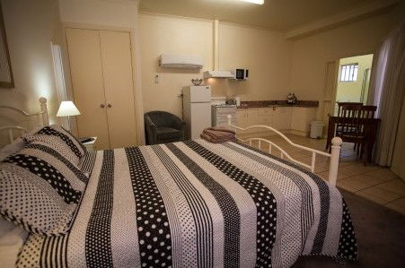 Millies Guesthouse & Serviced Apartments - Accommodation Sunshine Coast 5