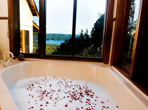 Montville Misty View Cabins - Accommodation Sunshine Coast 3