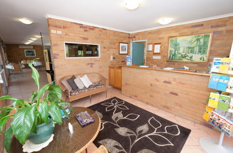 Country Comfort Gin Gin Wild Scotsman - Accommodation Sunshine Coast 2
