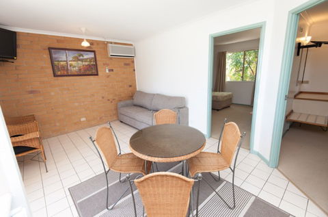 Country Comfort Gin Gin Wild Scotsman - Accommodation Sunshine Coast 4