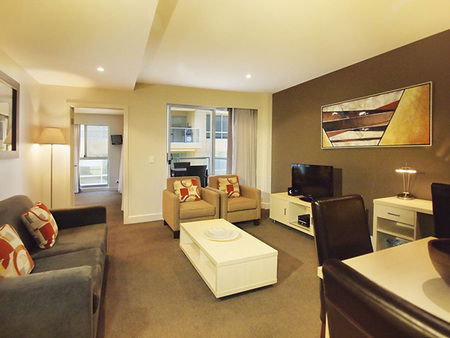 Oaks Plaza Pier - Accommodation Sunshine Coast 2