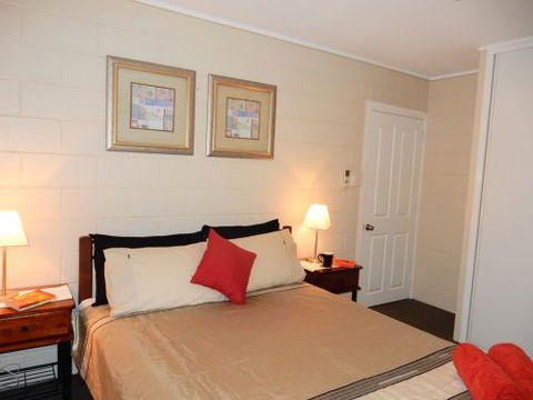 Lucinda Holiday Rentals  - Accommodation Sunshine Coast 2